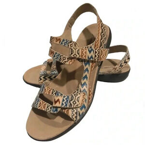 Trotters Katarina Aztec Print Sandals
